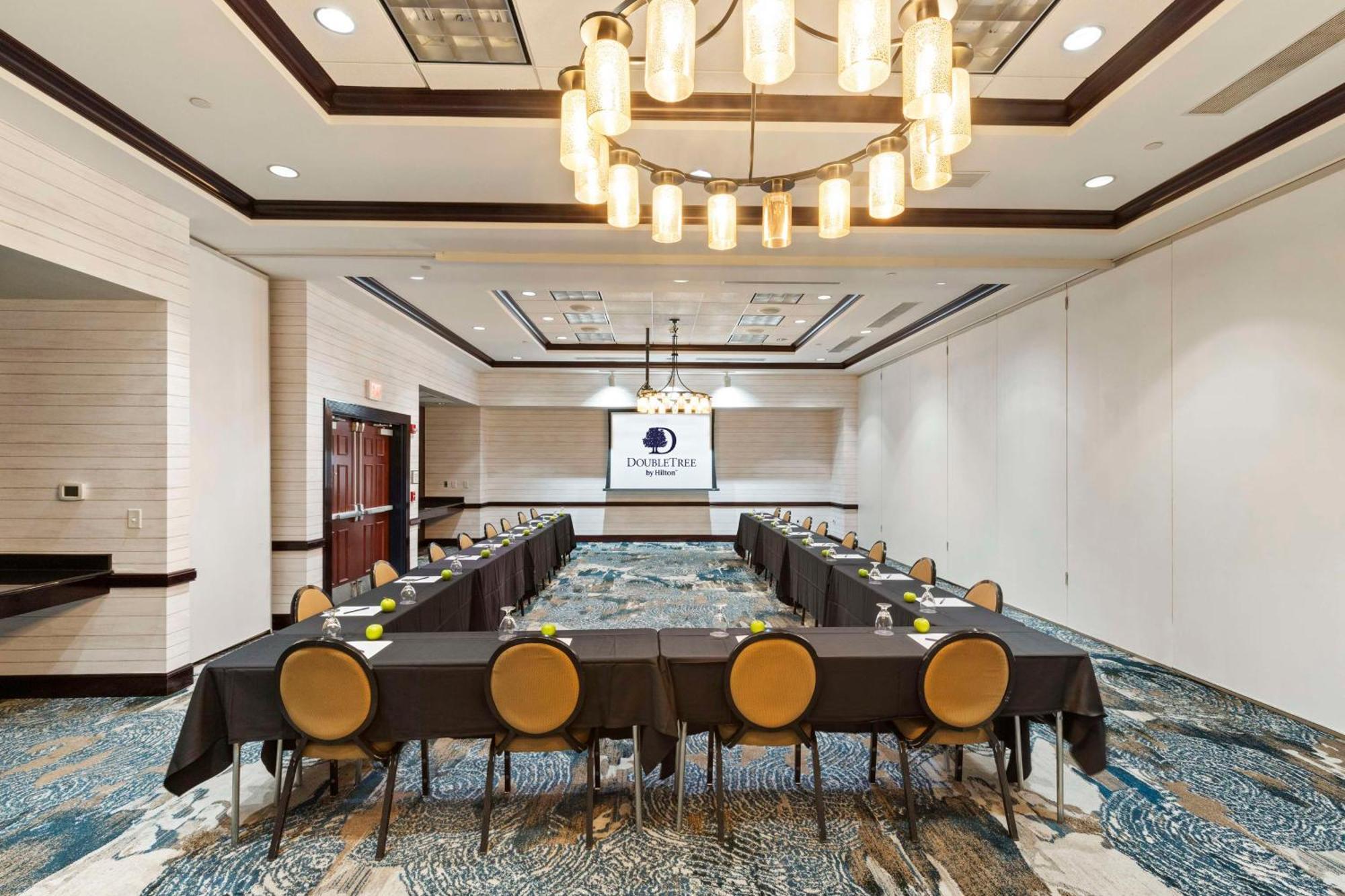 Hotel Doubletree By Hilton Front Royal Blue Ridge Shadows Extérieur photo