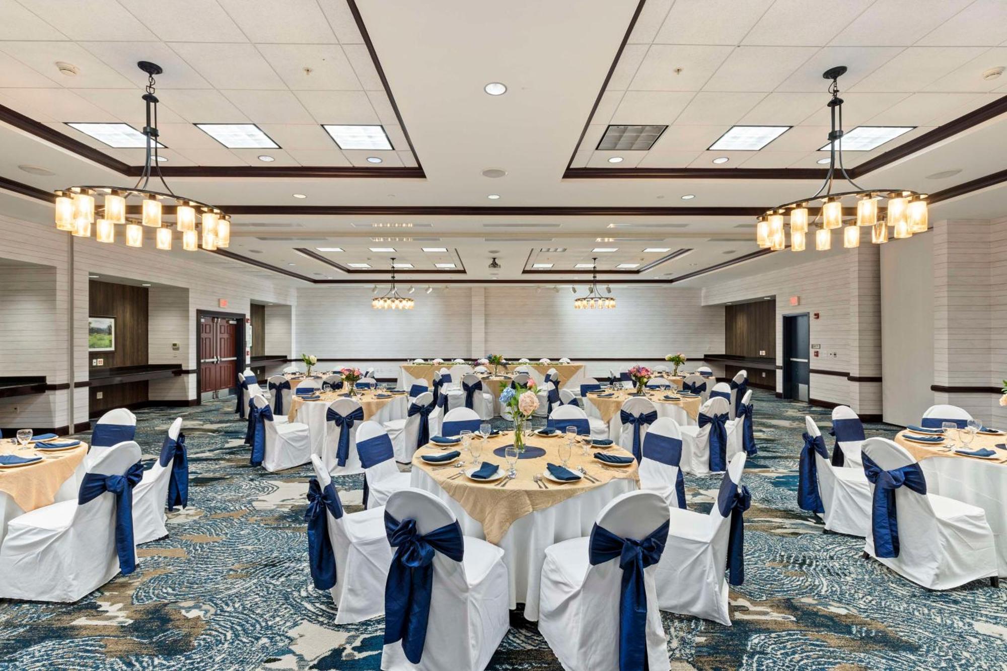 Hotel Doubletree By Hilton Front Royal Blue Ridge Shadows Extérieur photo